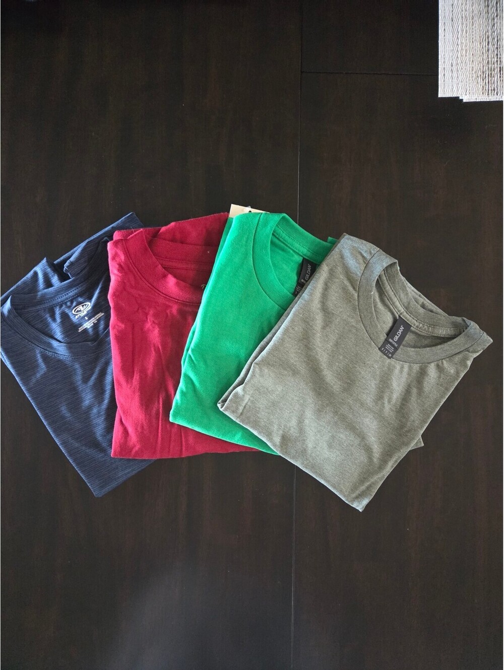 Set of 4 Casual Crewneck T-Shirts in Various Colors, Size Small